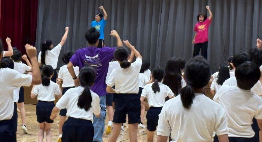 ダンスの授業「楽しいダンスで心を開く」の写真