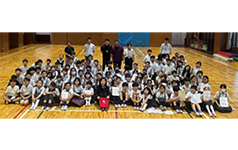 カナダ大使館による学校訪問の写真