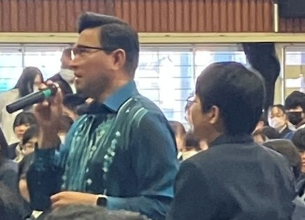 マレーシア大使館による学校訪問の写真