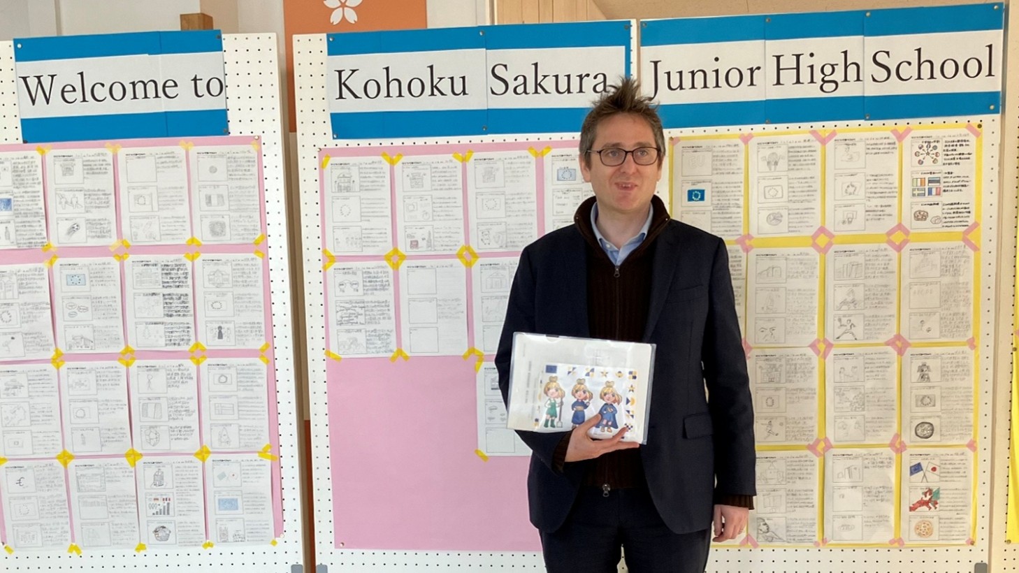 欧州連合代表部による学校訪問の写真