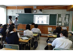 タイの学校とのビデオチャット交流の写真