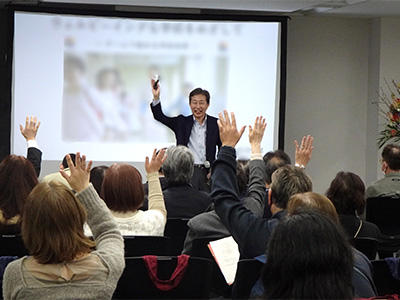 講演の様子の写真